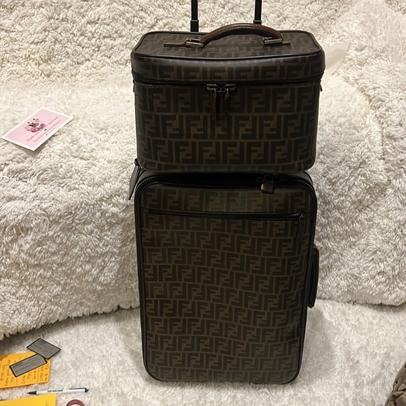 Fendi travel makeup / Train case - Picture 12 of 15